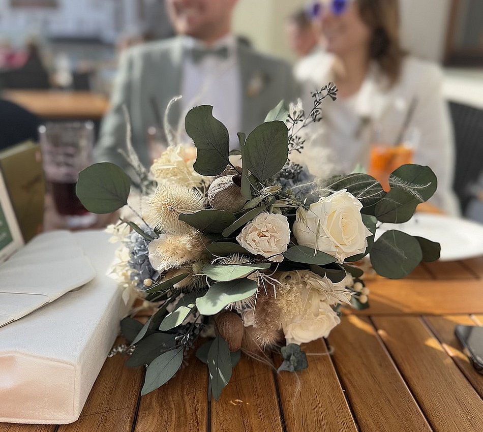 Feiern, genießen, glücklich sein Feiern, genießen, glücklich sein